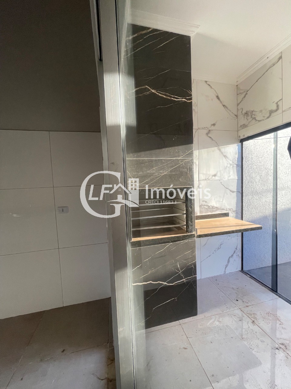 Imperdível oportunidade de casa à venda em Campo Grande-MS, Jardim Tijuca! 3 quartos, 1 suíte, 2 salas, 1 banheiro, 2 vagas de garagem, 93,72m².