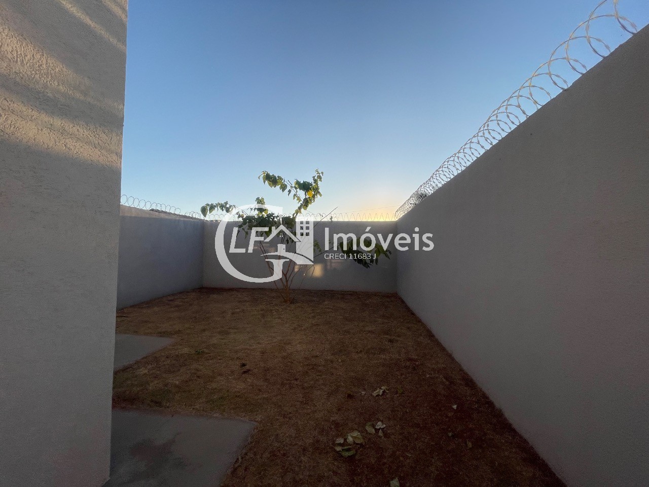 Imperdível oportunidade de casa à venda em Campo Grande-MS, Jardim Tijuca! 3 quartos, 1 suíte, 2 salas, 1 banheiro, 2 vagas de garagem, 93,72m².
