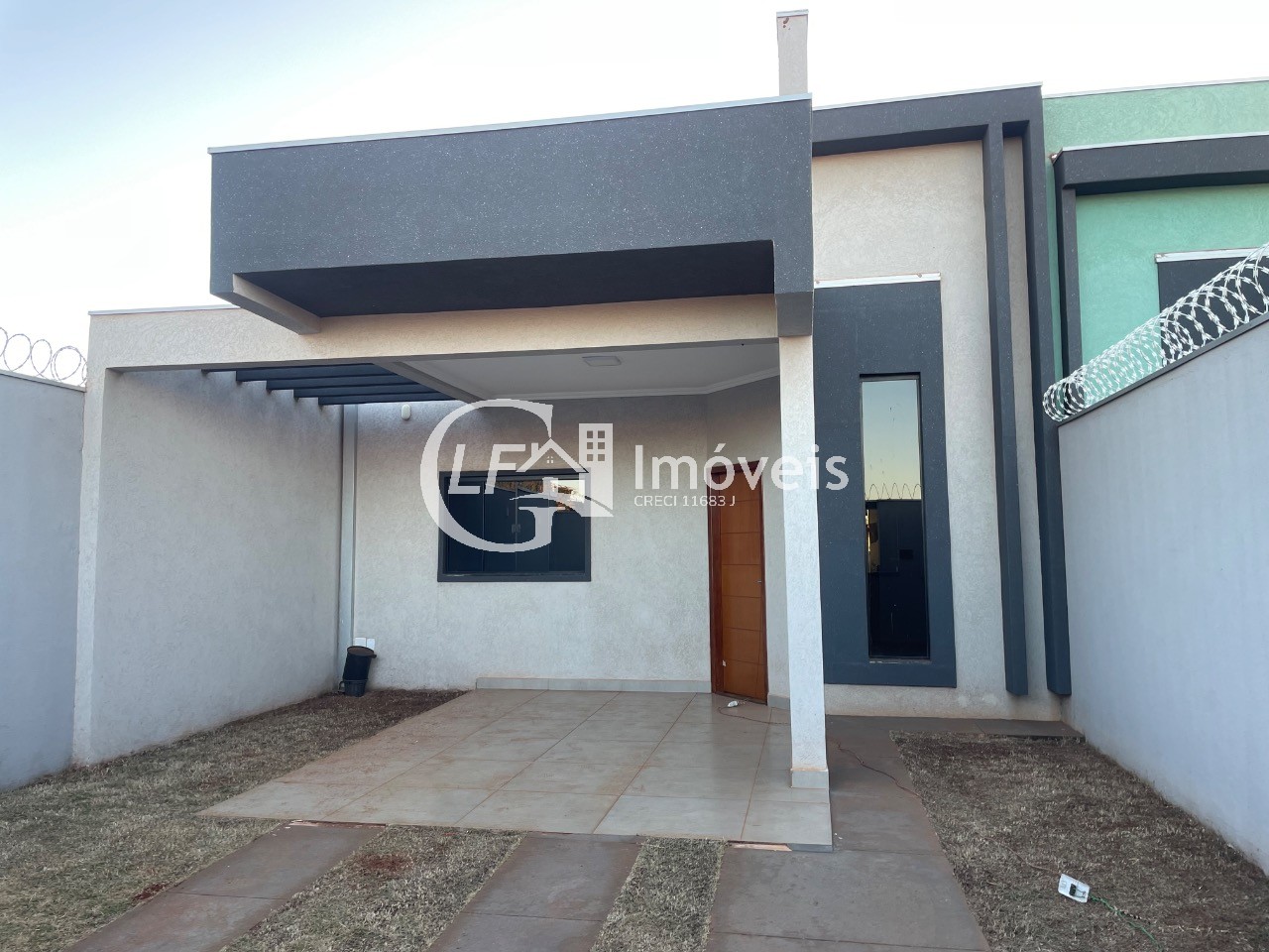 Imperdível oportunidade de casa à venda em Campo Grande-MS, Jardim Tijuca! 3 quartos, 1 suíte, 2 salas, 1 banheiro, 2 vagas de garagem, 93,72m².