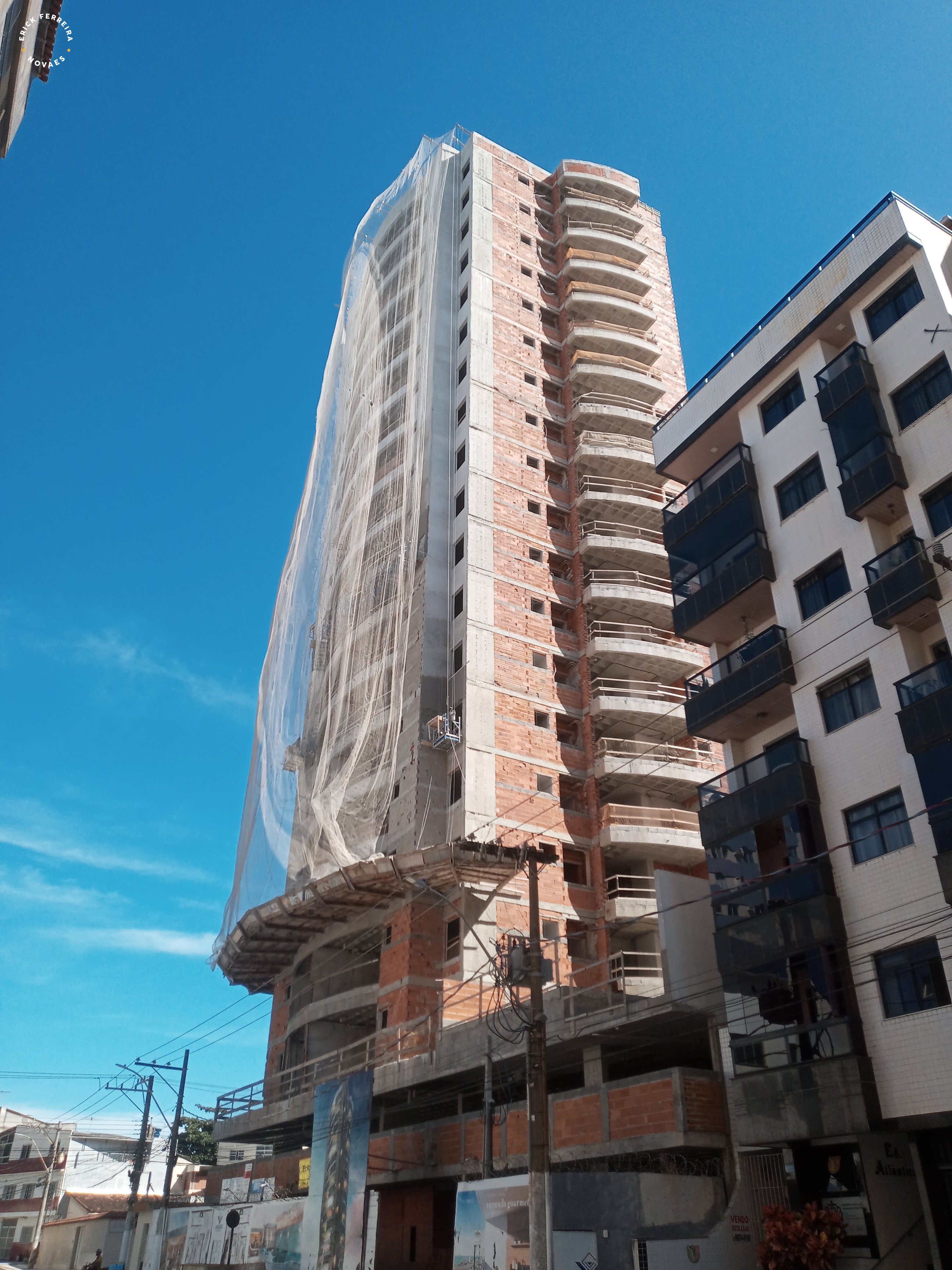 Apartamento com dois Dormitório sendo uma suite a Venda na Praia do Morro, Área de Lazer Completa. na cobertura