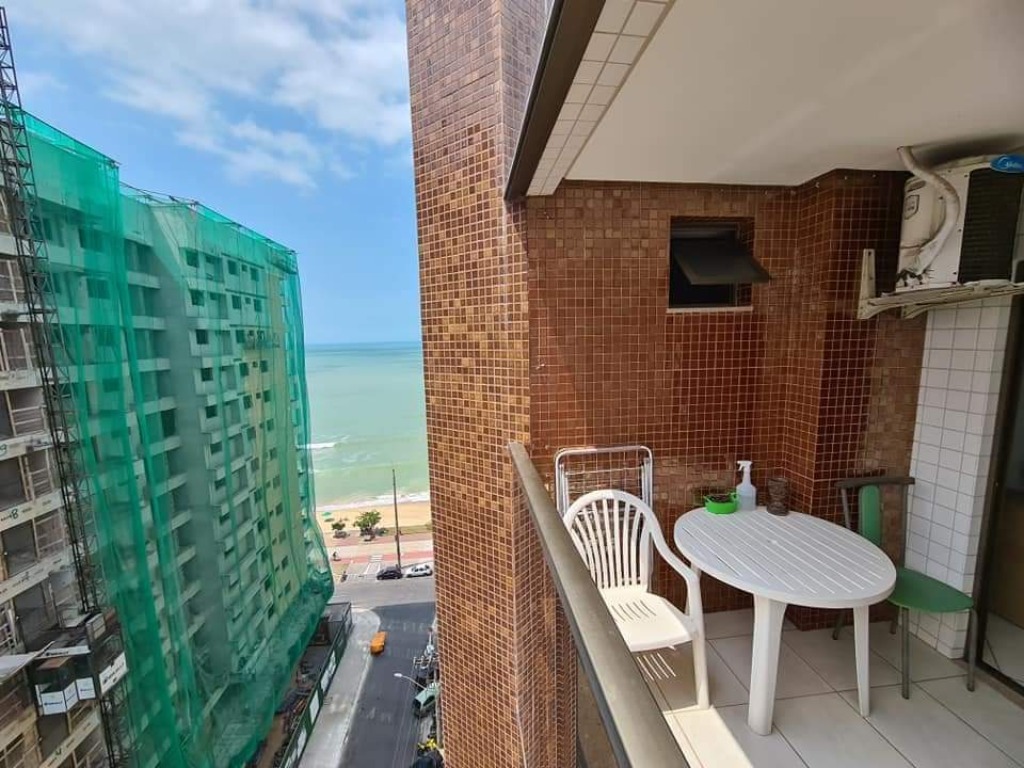 3 quartos sendo duas suítes vista lateral para o mar