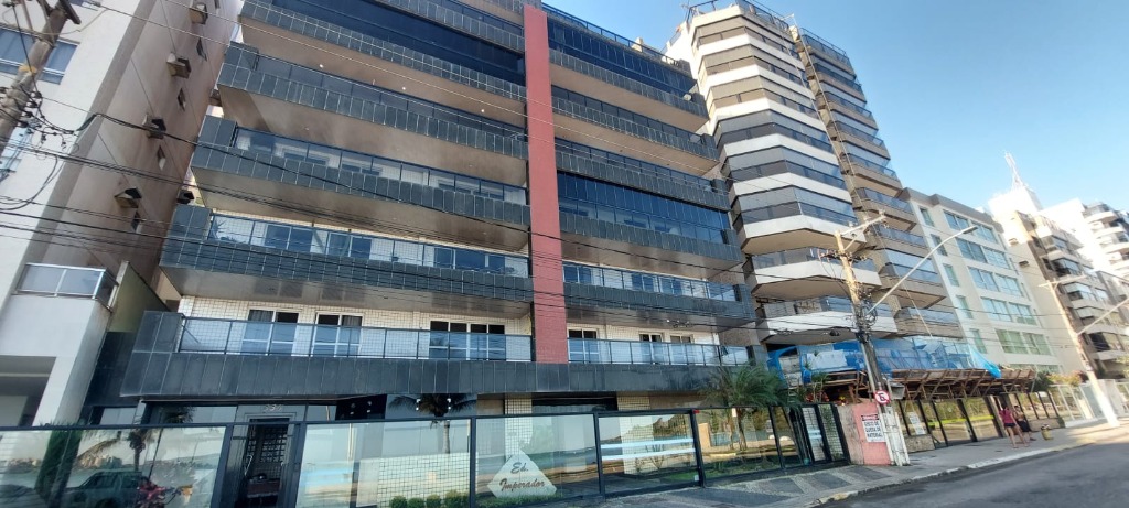 VENDO UMA LINDA COBERTURACOM 4 QUARTOS 2 SUÍTES DE FRENTE PARA A PRAIA.