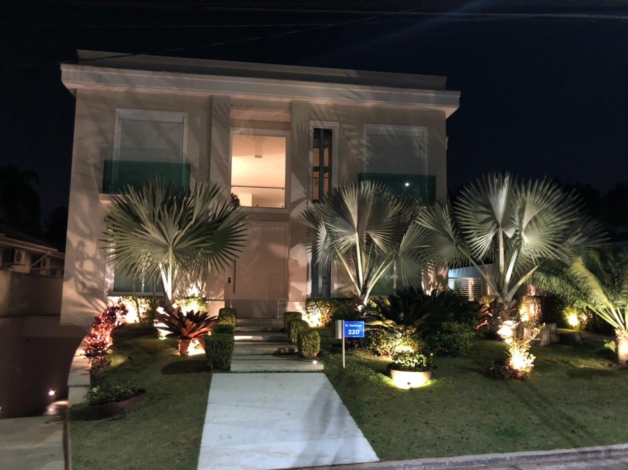 Casa 4 suítes mobiliada e decorada para locação e ou venda
