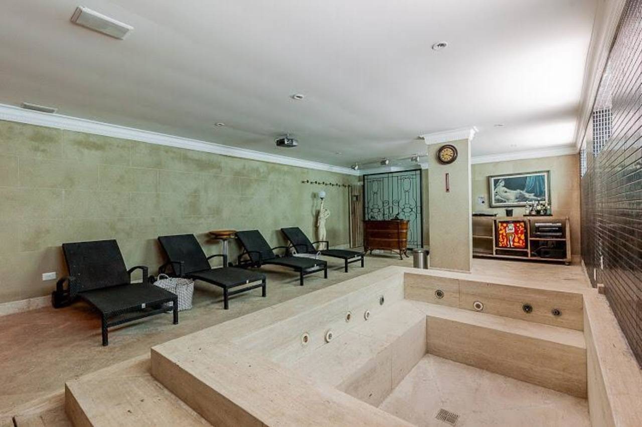 Casa para venda e locação em condomínio Alphaville 02 - Barueri