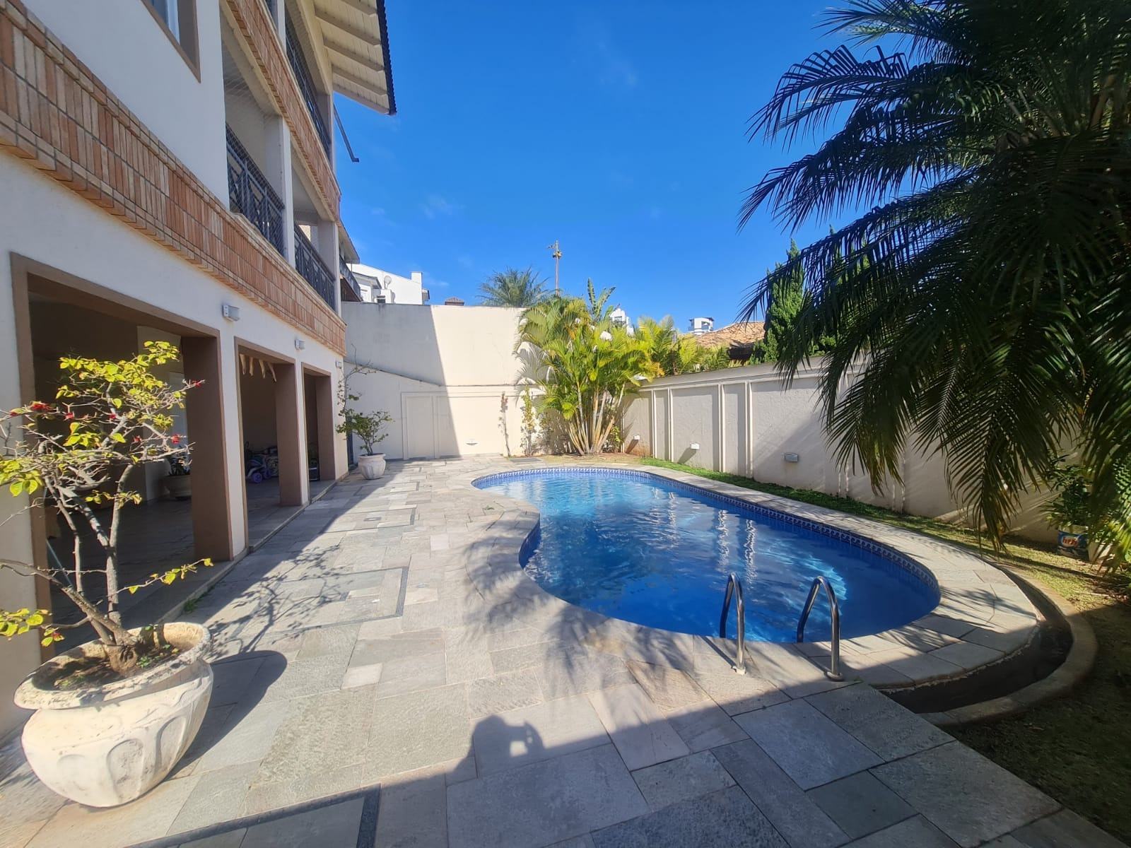 Casa em condomínio à venda no Alphaville 1 com 4 suítes, 665m².
