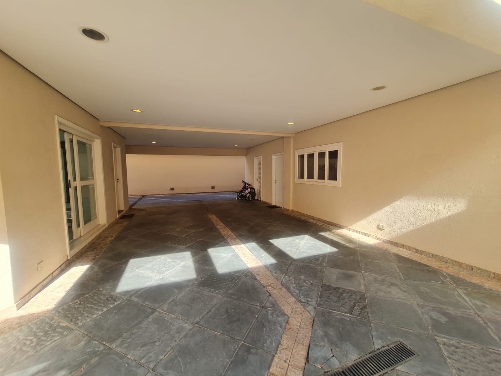 Casa em condomínio à venda no Alphaville 1 com 4 suítes, 665m².