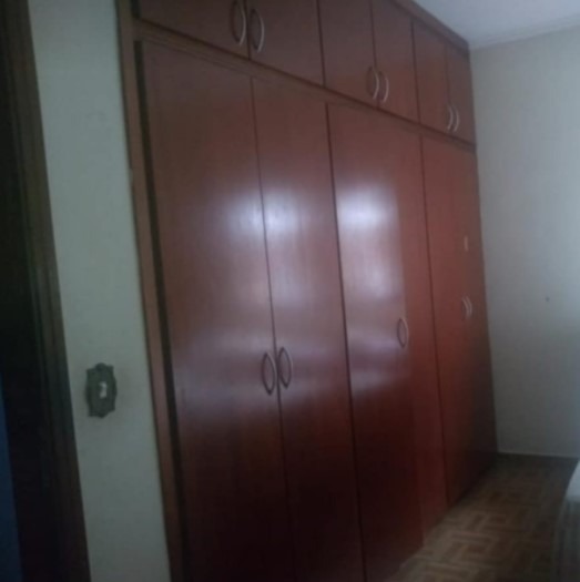 Essa casa é de 250 mts terreno ótima localização á venda