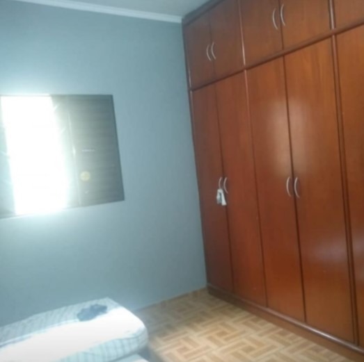 Essa casa é de 250 mts terreno ótima localização á venda