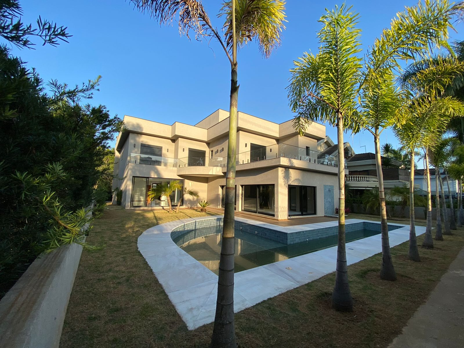 Linda casa no residencial alphaville tamboré 3 com 750m²!!!