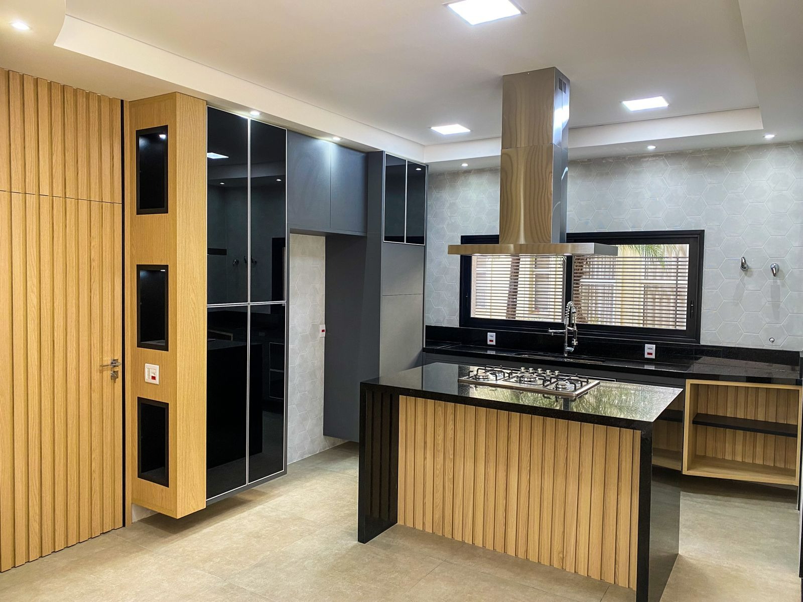 Linda casa no residencial alphaville tamboré 3 com 750m²!!!