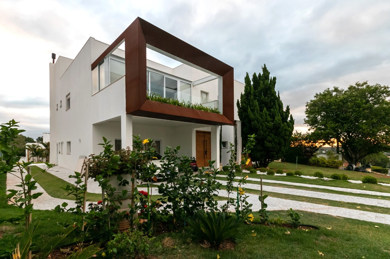 Casa de alto padrão no condomínio Village Castelo