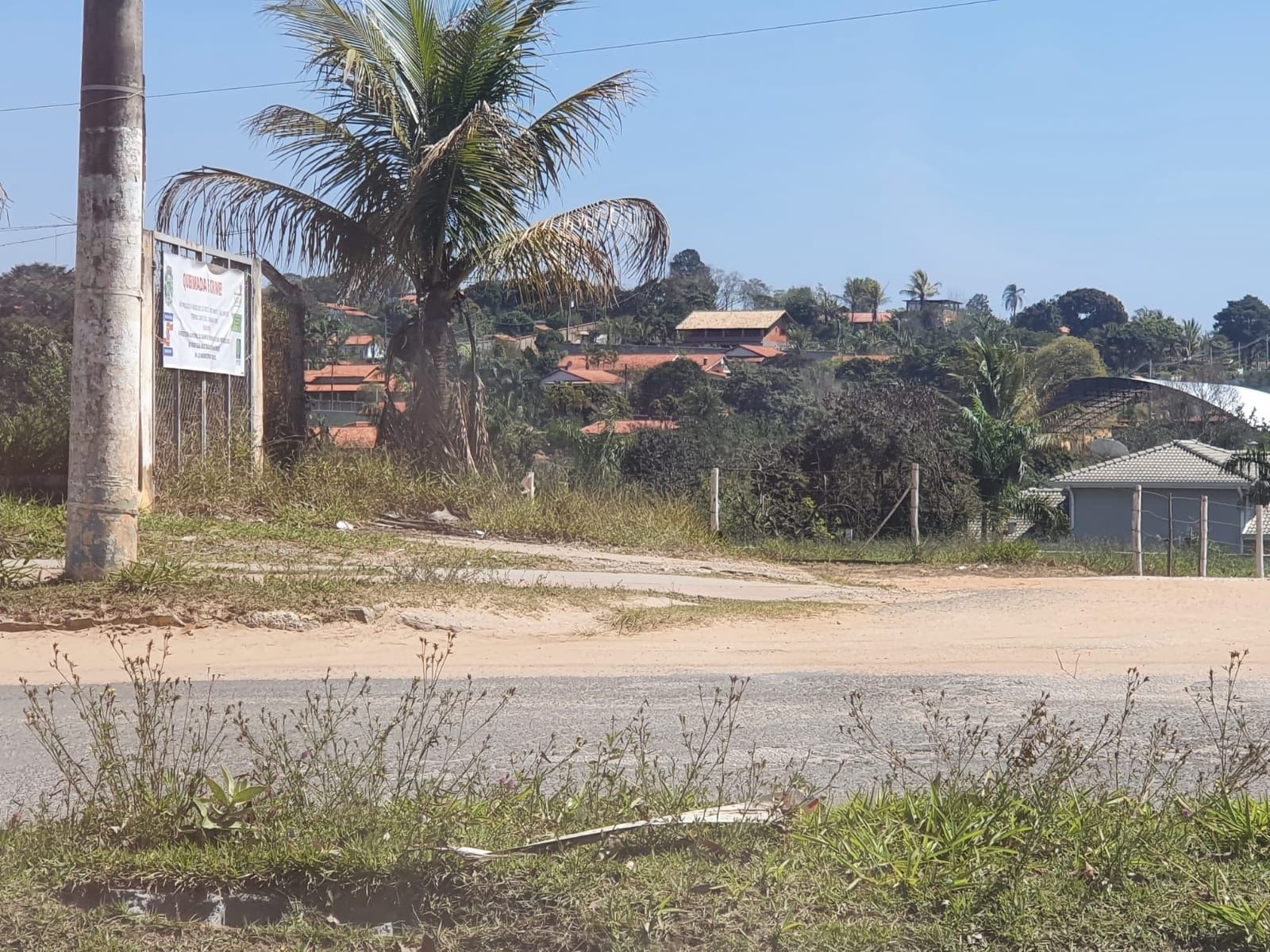 Terreno à venda na rua principal de sarapuí