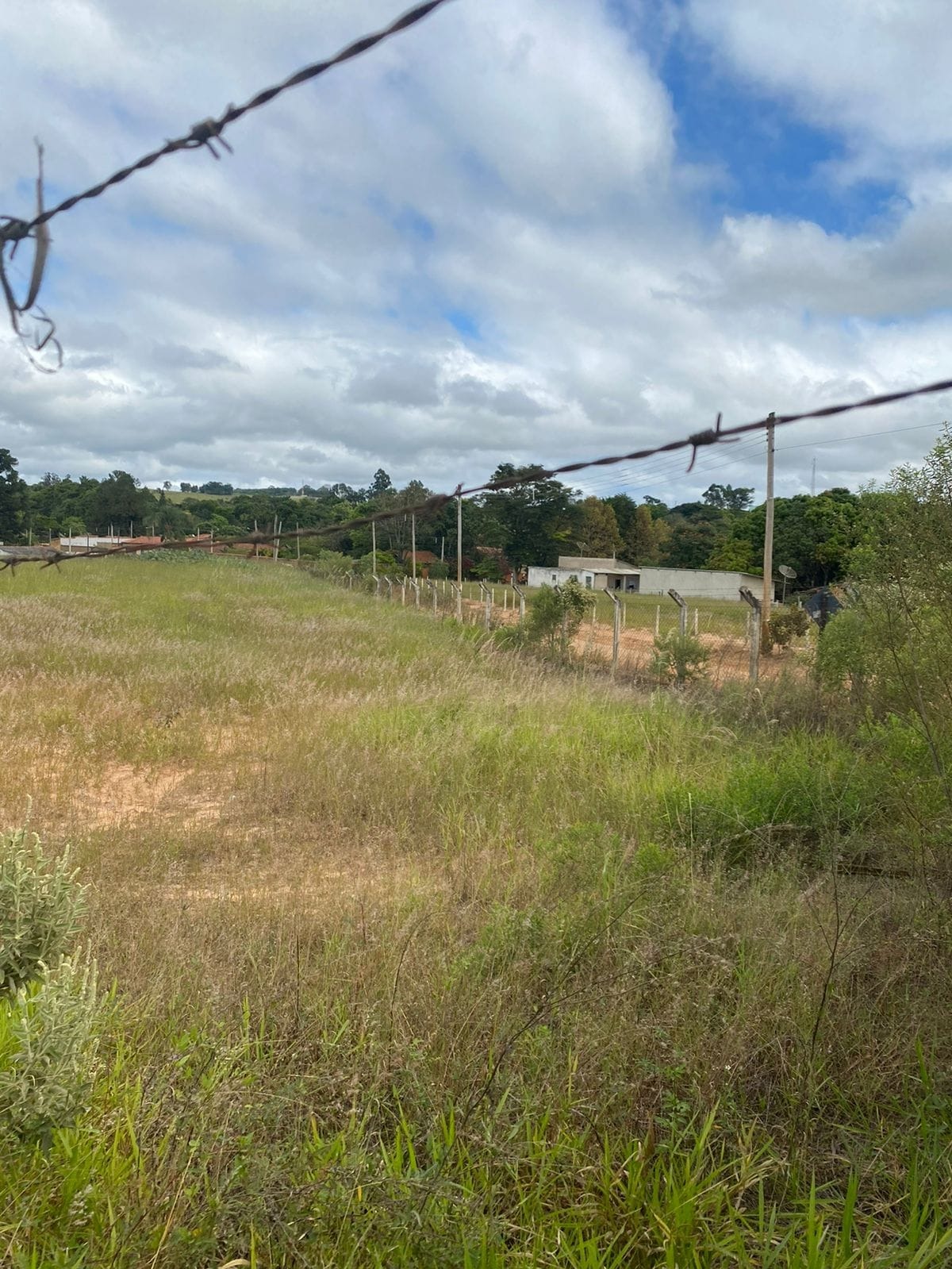 Terreno à venda na rua principal de sarapuí