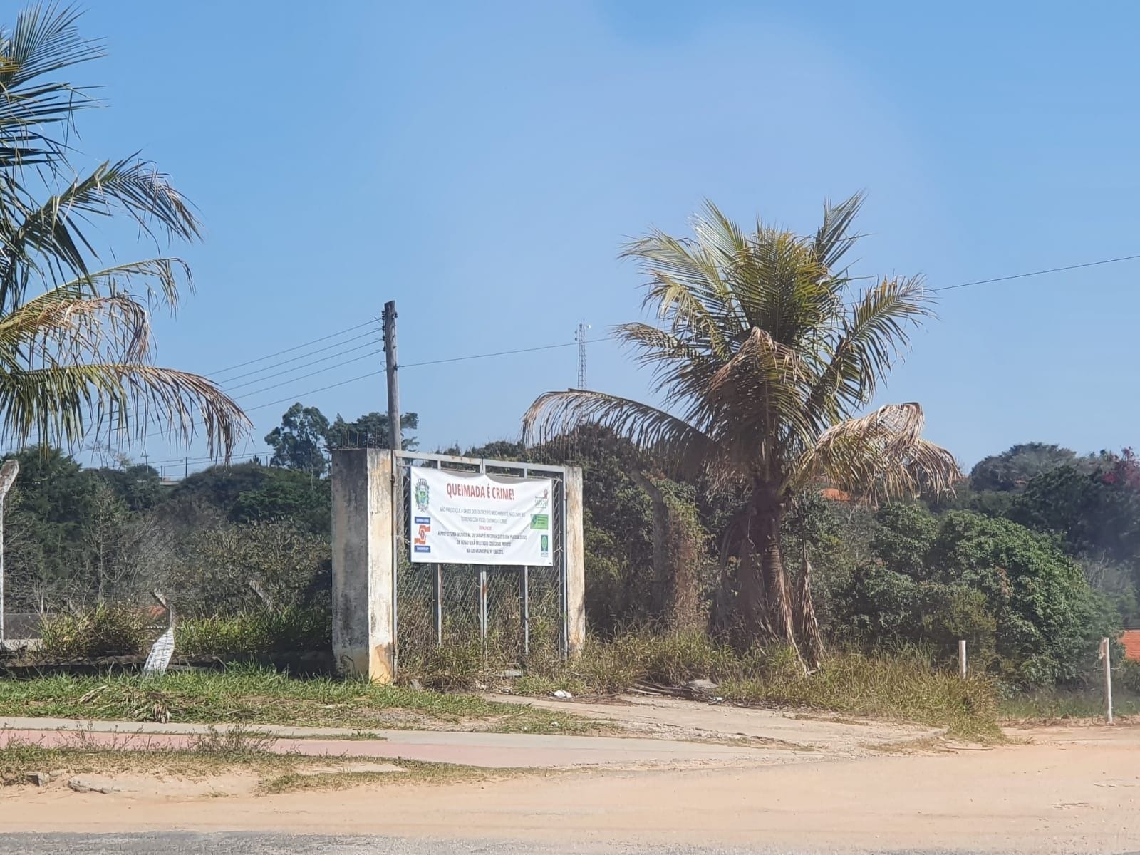 Terreno à venda na rua principal de sarapuí