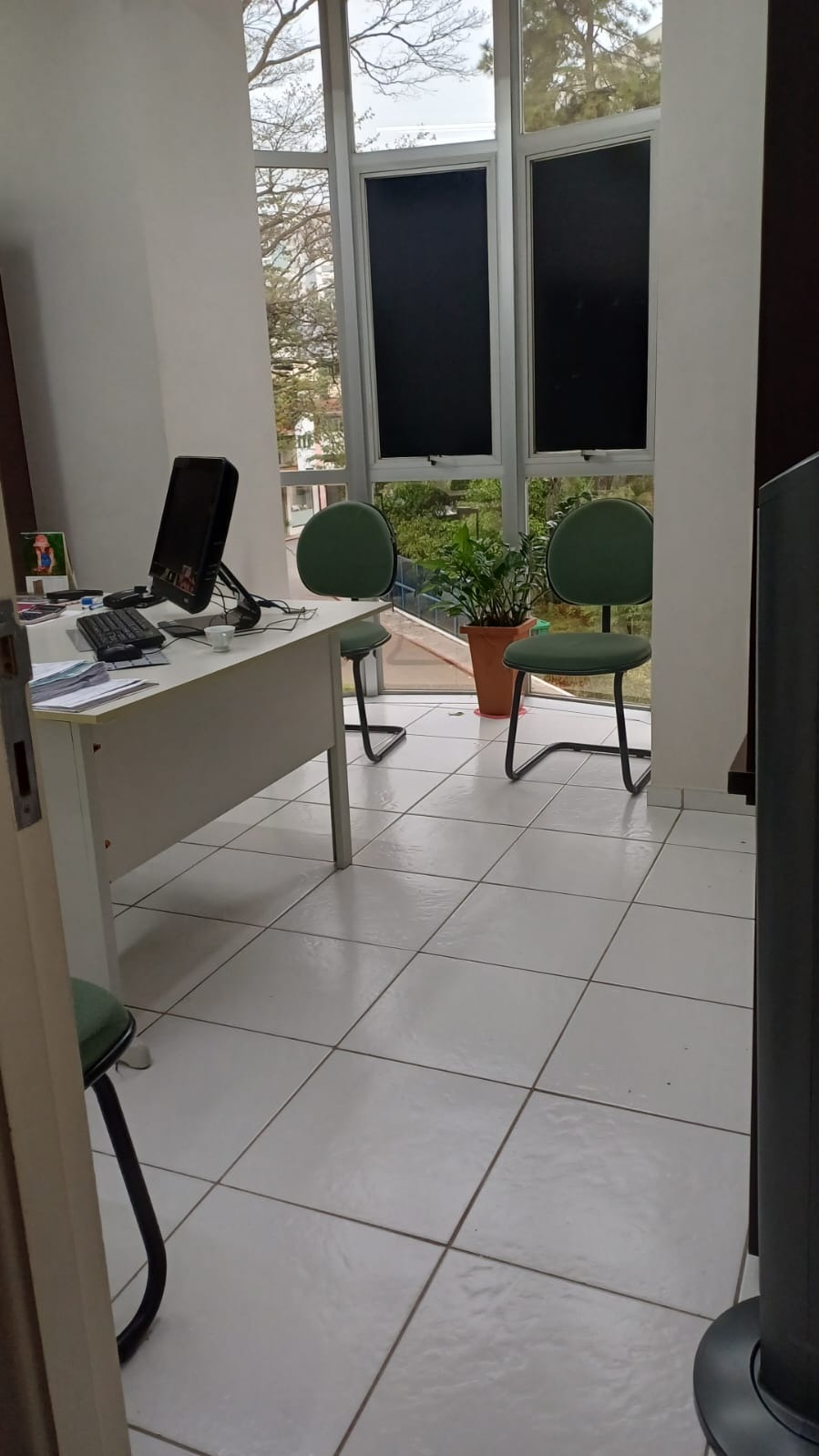 "aluga-se prédio comercial exclusivo na calçada das begônias