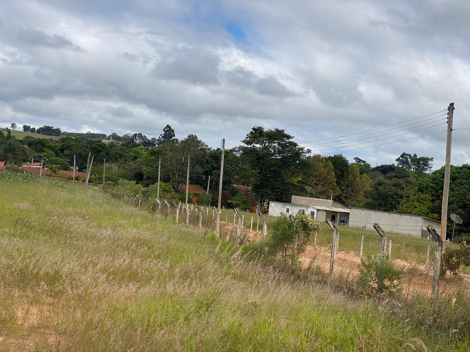 Terreno à venda na rua principal de sarapuí