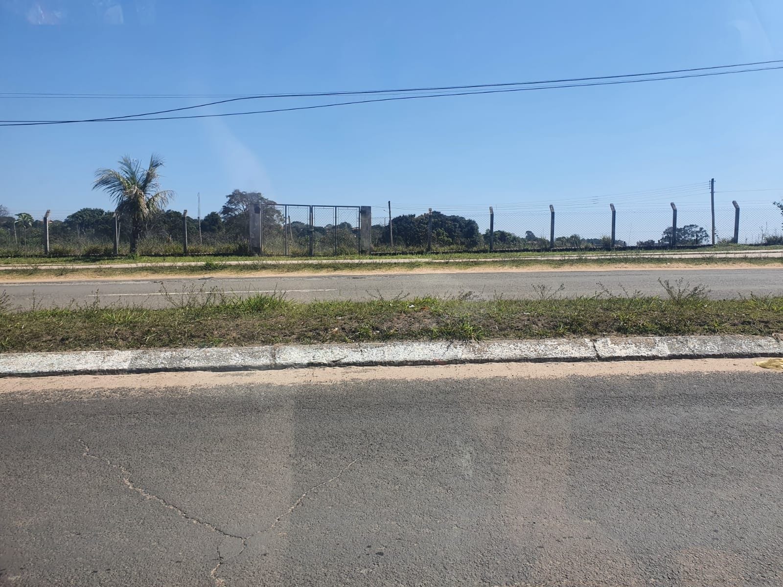 Terreno à venda na rua principal de sarapuí