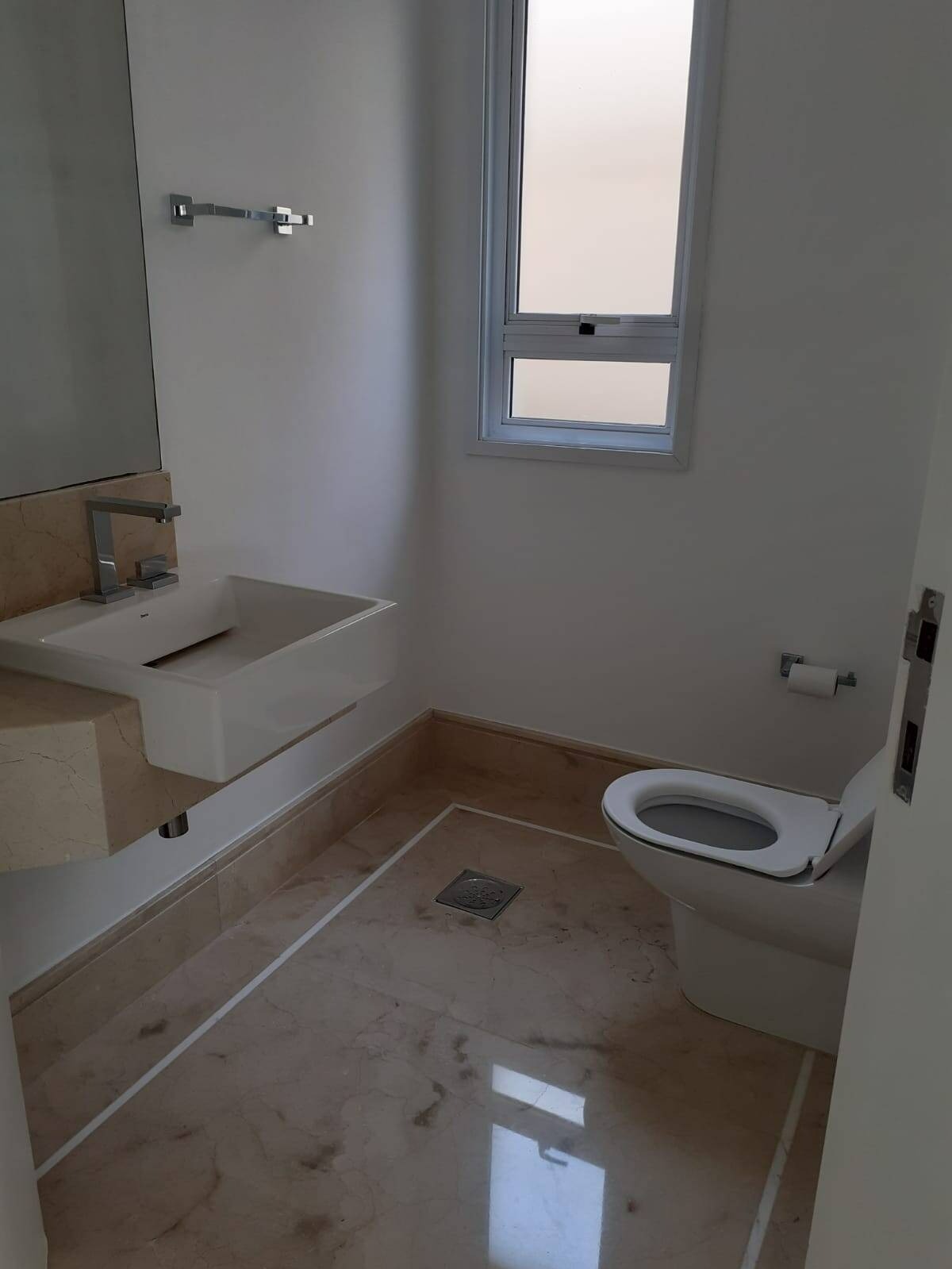 Deslumbrante casa no condomínio melville