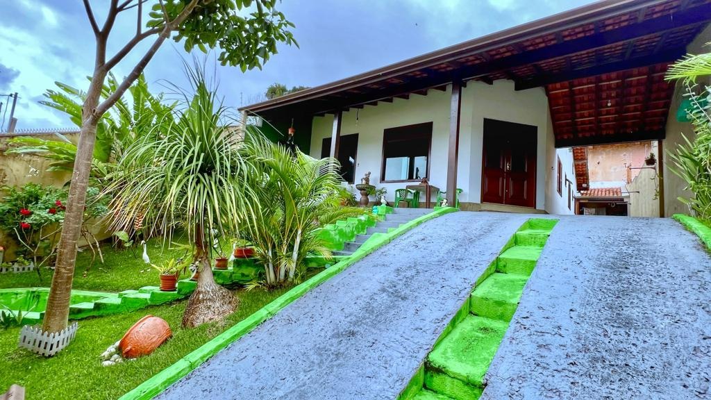 Charmosa Casa no Coração de Piedade - Conforto e Elegância em Cada Detalhe