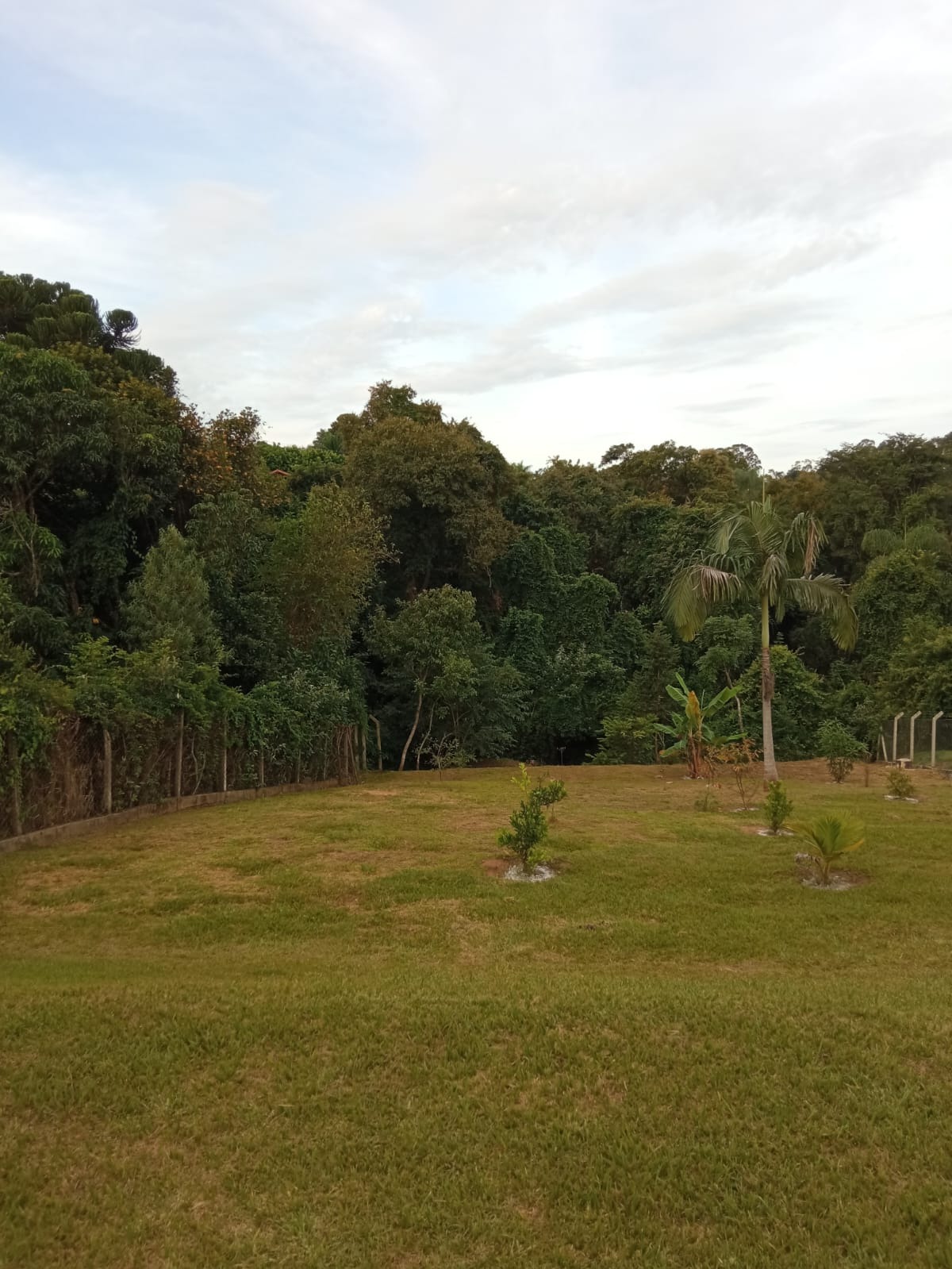 Chácara com 2.112,00m² Localizado no Condomínio Vitassay.
