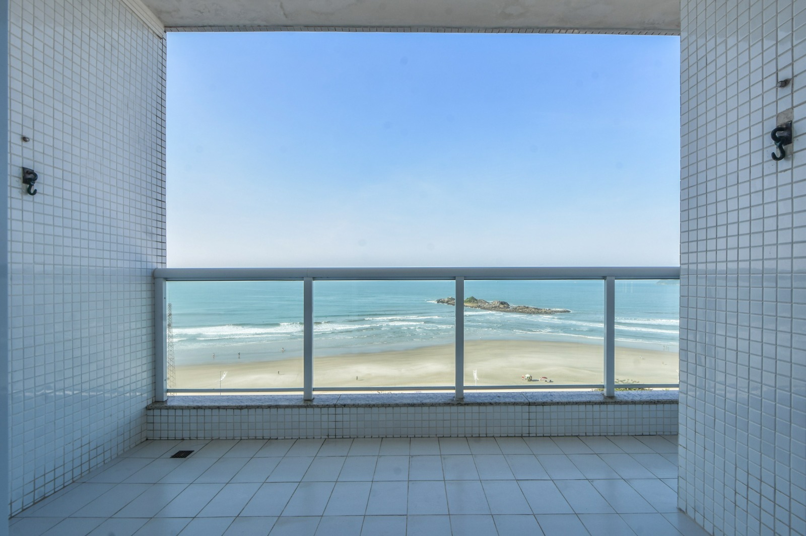 Apartamento de 120m² com 3 Dormitórios Localizado na Praia de Pitangueiras, Guarujá SP