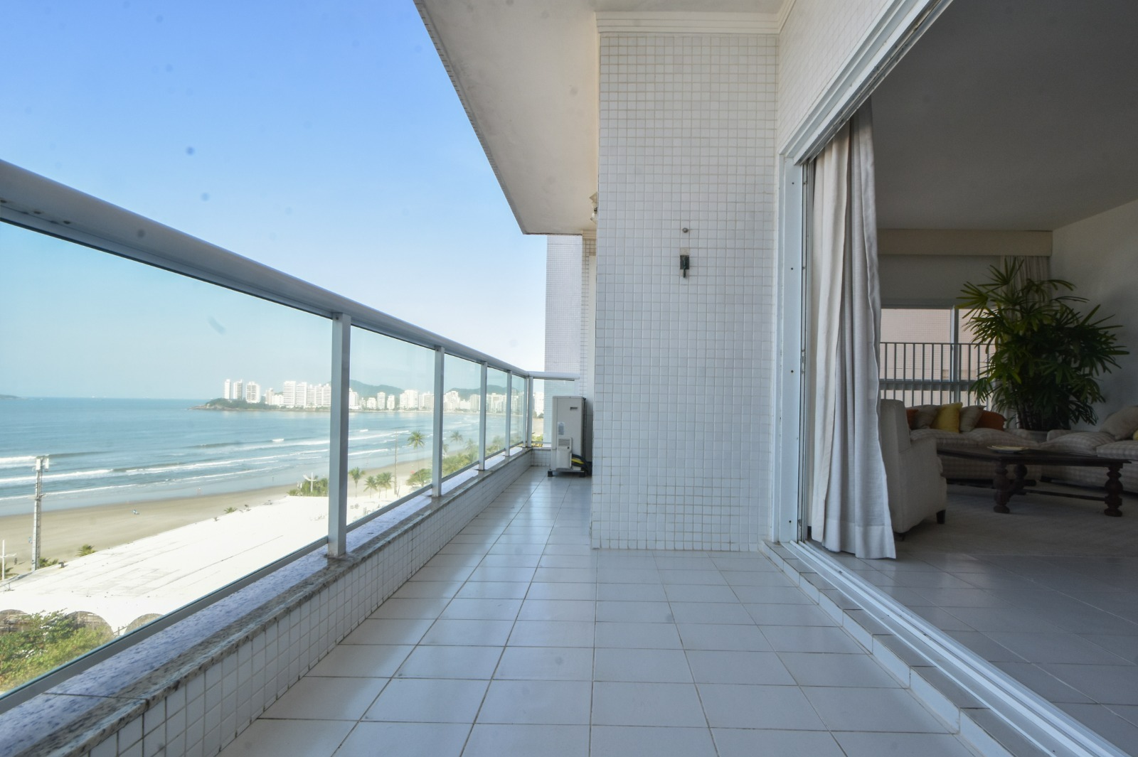 Apartamento de 120m² com 3 Dormitórios Localizado na Praia de Pitangueiras, Guarujá SP