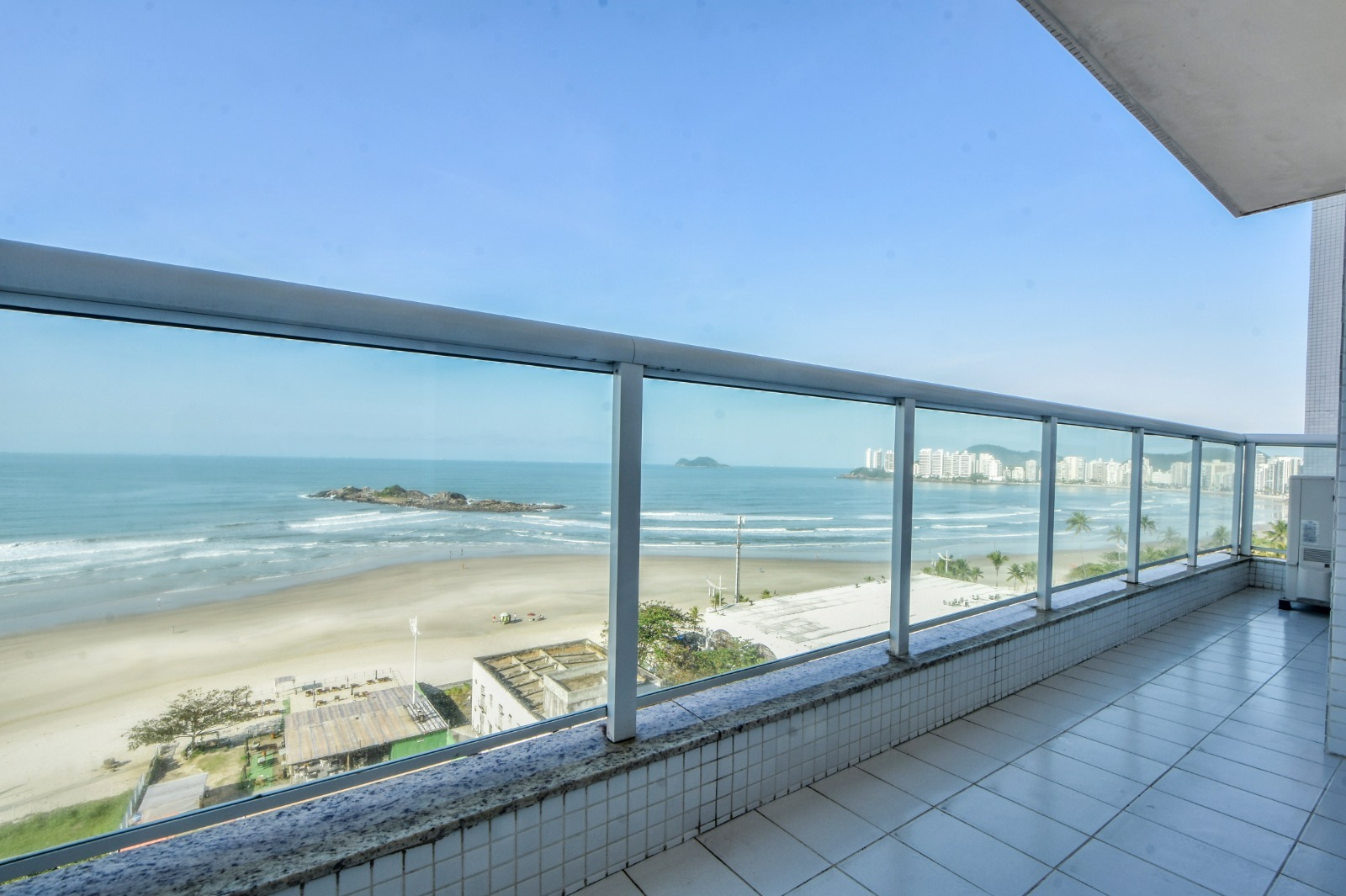 Apartamento de 120m² com 3 Dormitórios Localizado na Praia de Pitangueiras, Guarujá SP