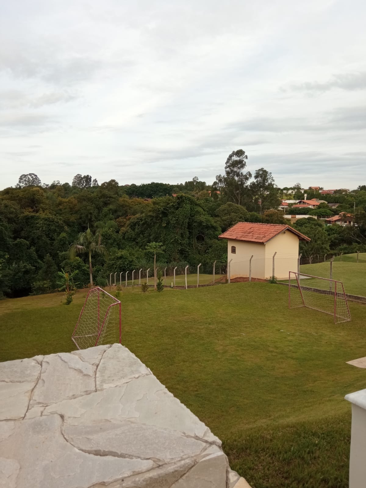 Chácara com 2.112,00m² Localizado no Condomínio Vitassay.