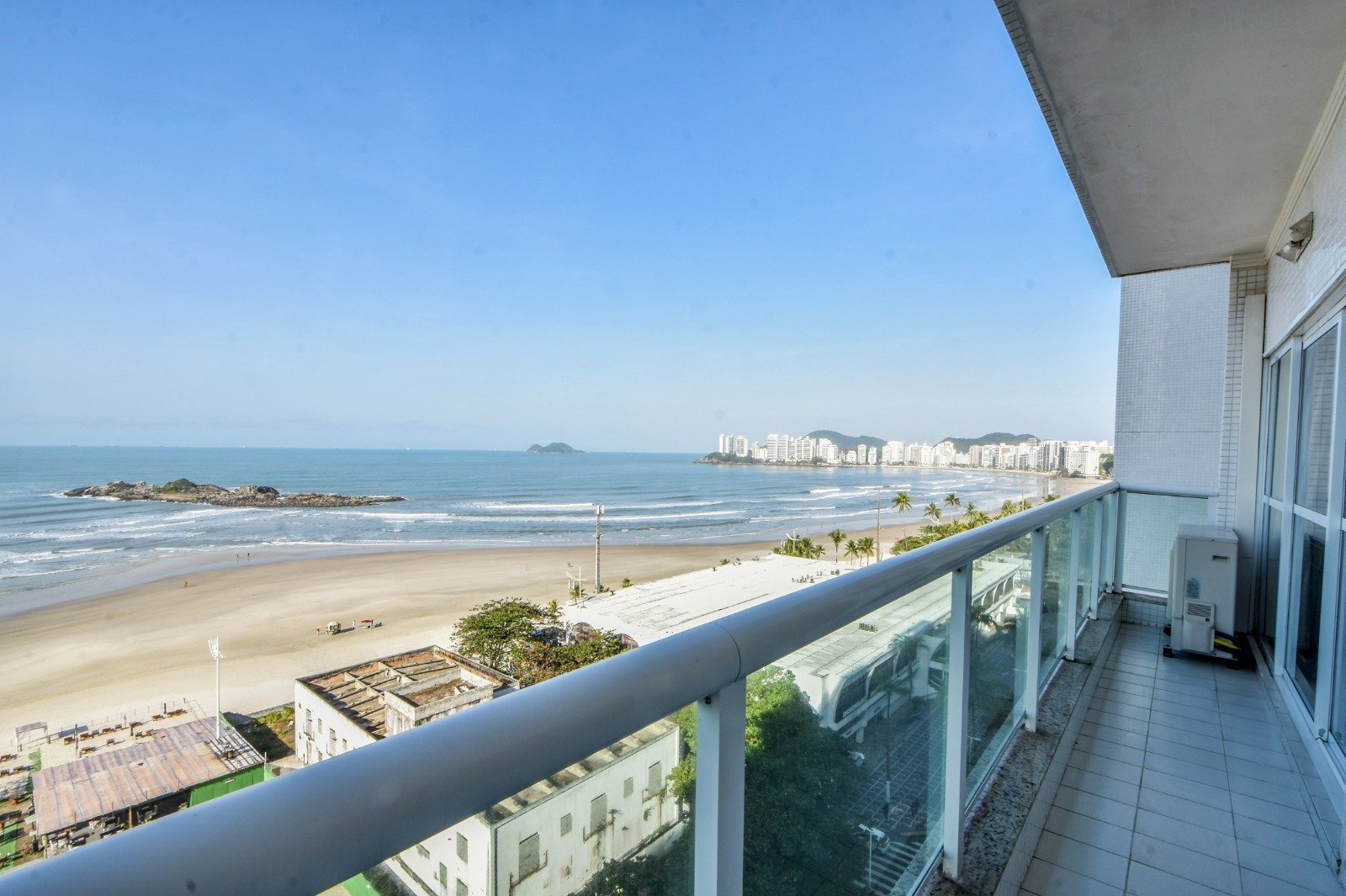 Apartamento de 120m² com 3 Dormitórios Localizado na Praia de Pitangueiras, Guarujá SP