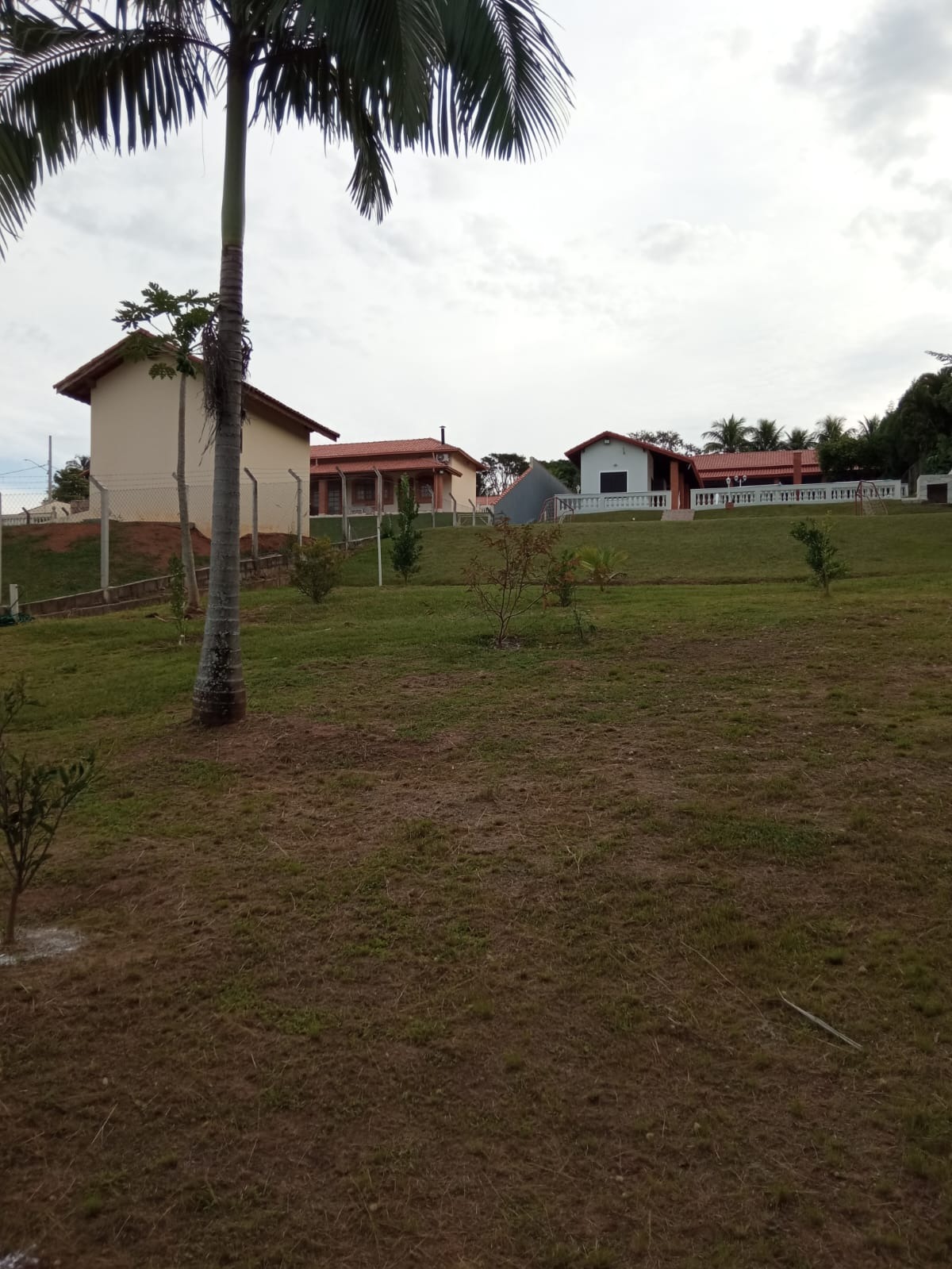 Chácara com 2.112,00m² Localizado no Condomínio Vitassay.