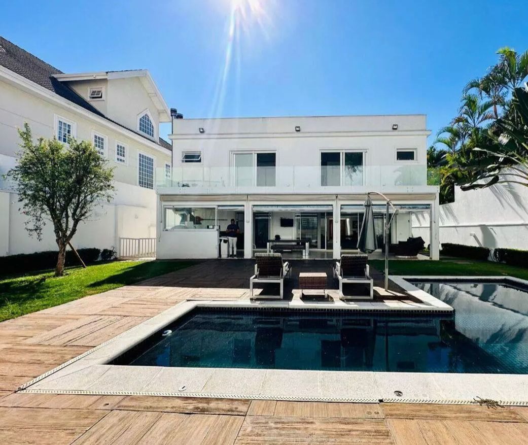 Casa sobrado com piscina localizada no alphaville residencia