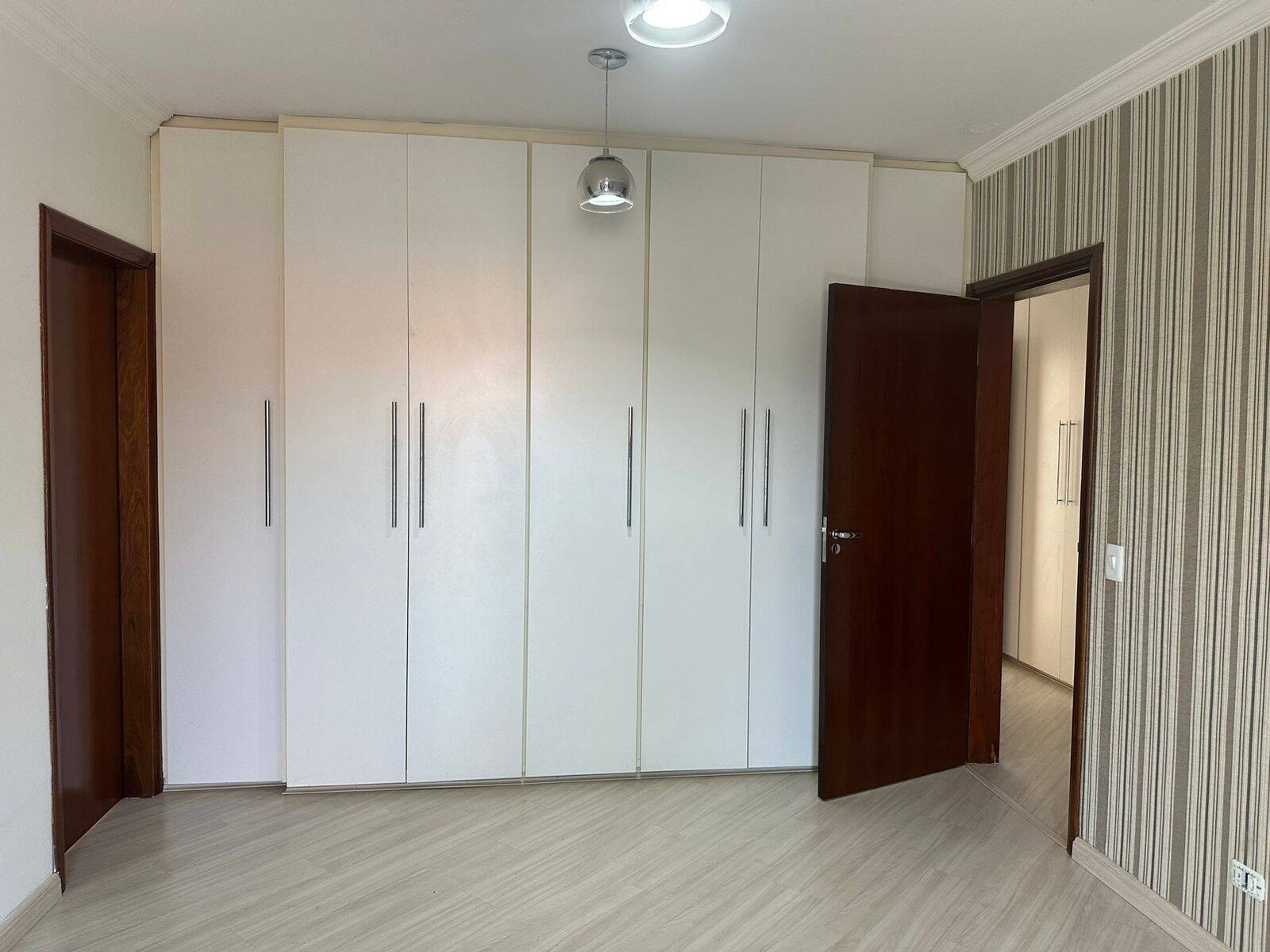 Casa Muito Espaçosa no 18 do Forte
