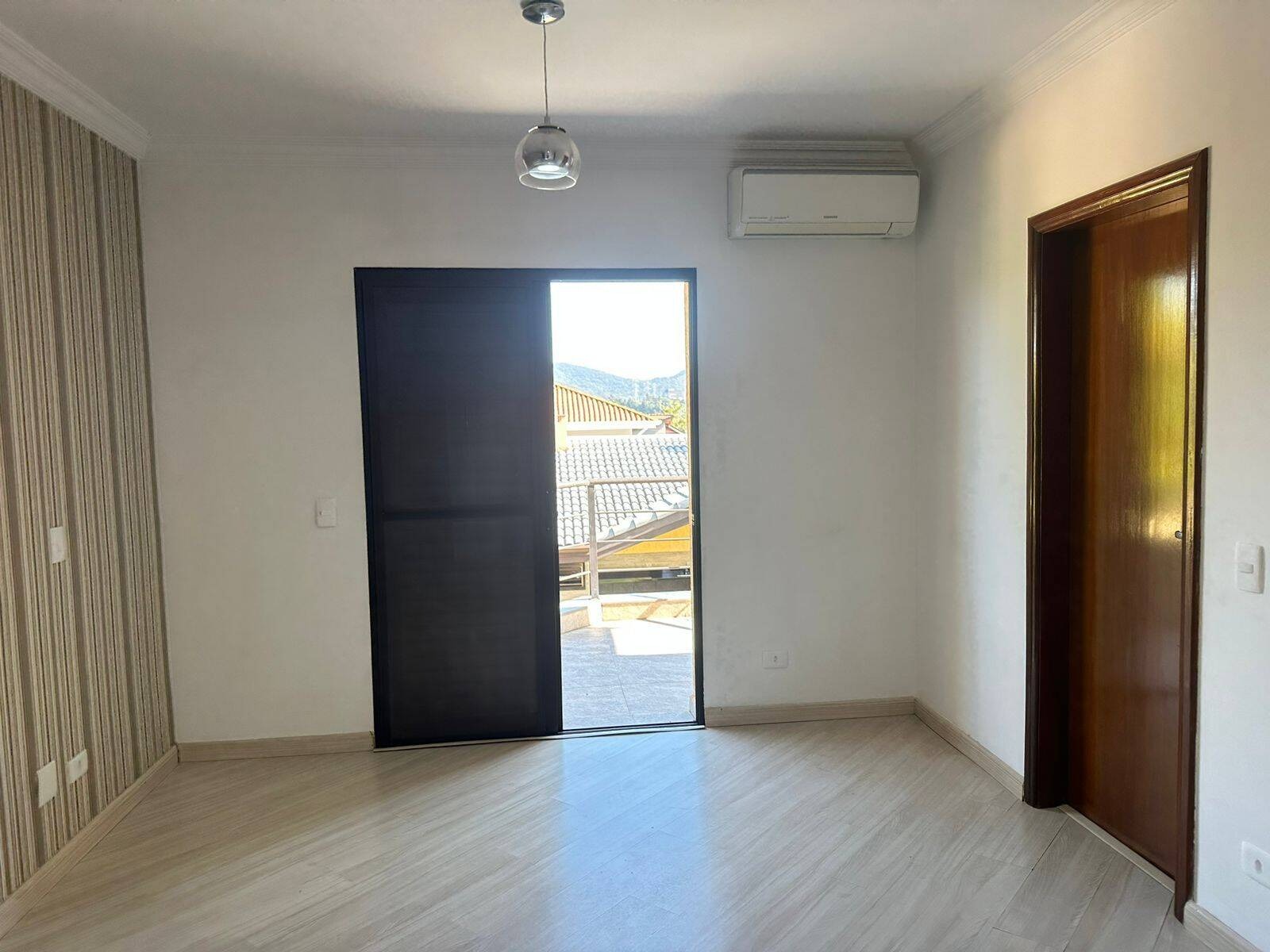 Casa Muito Espaçosa no 18 do Forte