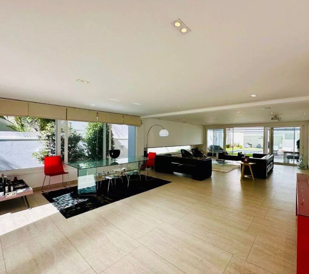Casa sobrado com piscina localizada no alphaville residencia