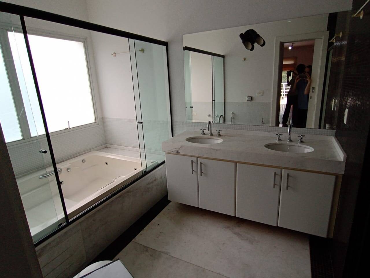 Casa Sobrado de 700m² Localizada no Residencial Zero!