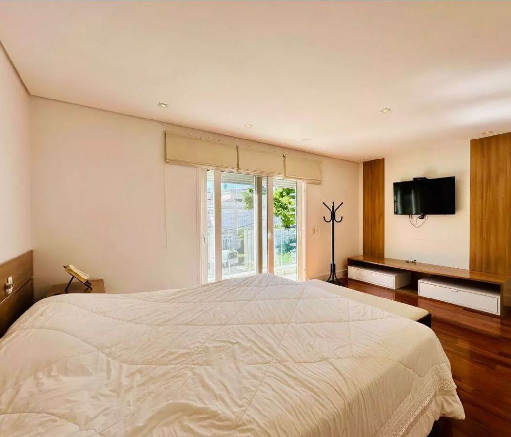 Casa sobrado com piscina localizada no alphaville residencia