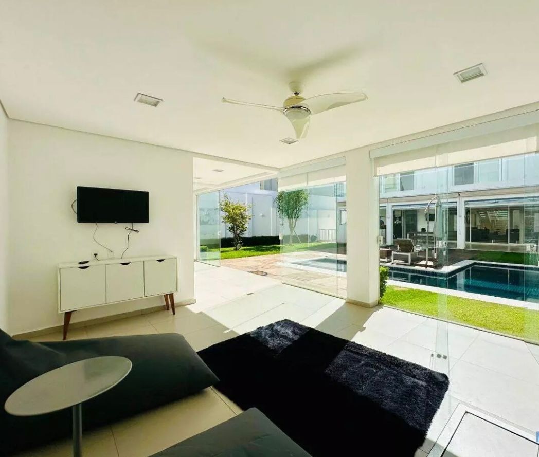 Casa sobrado com piscina localizada no alphaville residencia