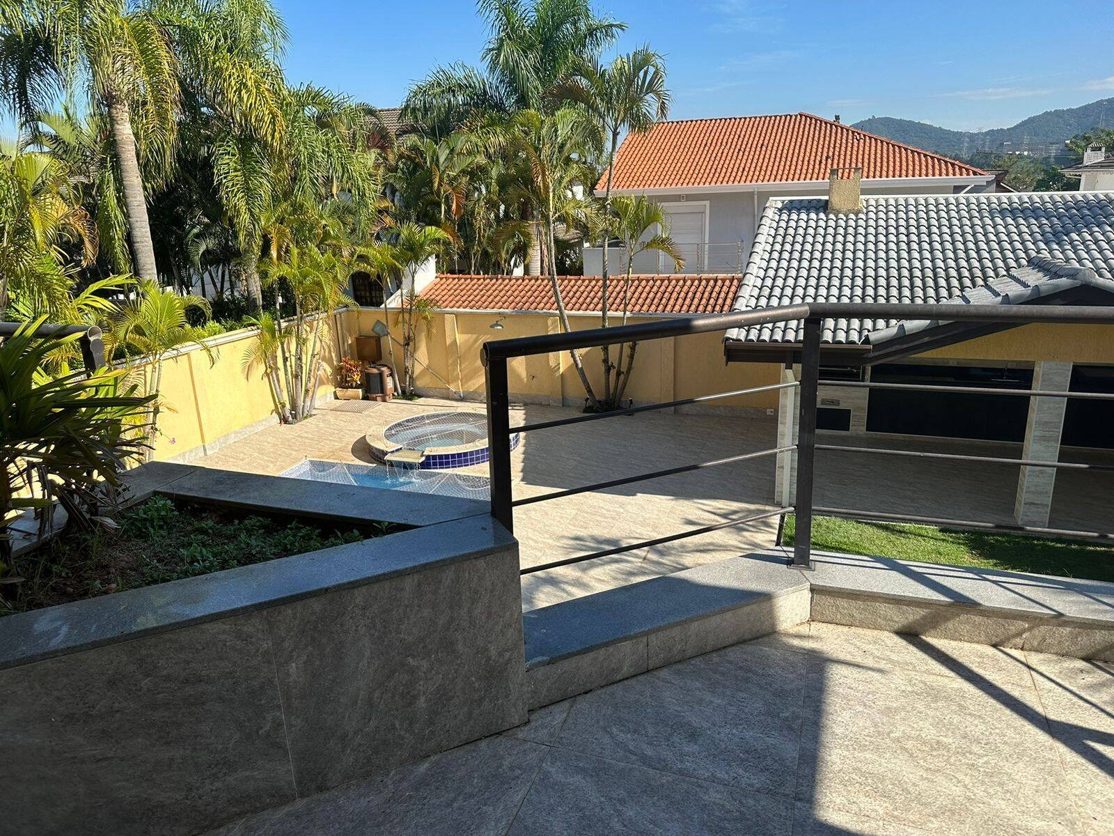 Casa Muito Espaçosa no 18 do Forte
