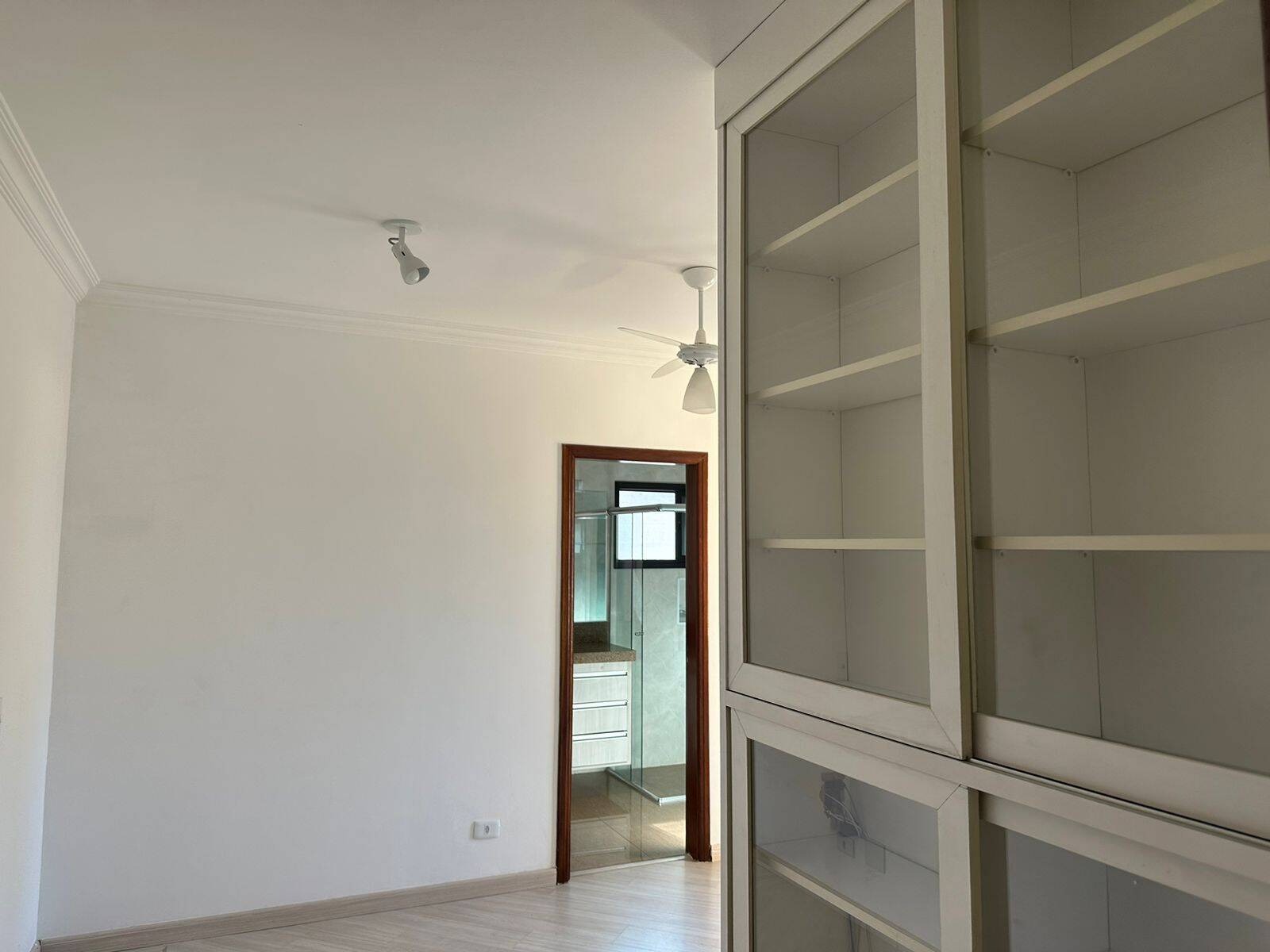 Casa Muito Espaçosa no 18 do Forte