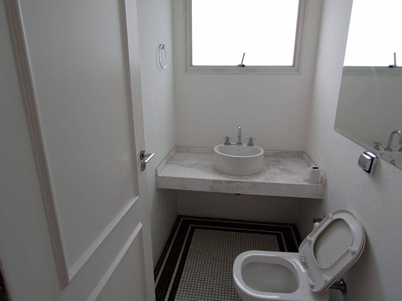 Casa Sobrado de 700m² Localizada no Residencial Zero!
