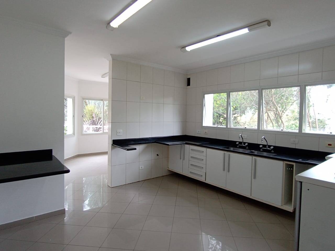 Casa sobrado de 700m² localizada no residencial zero!