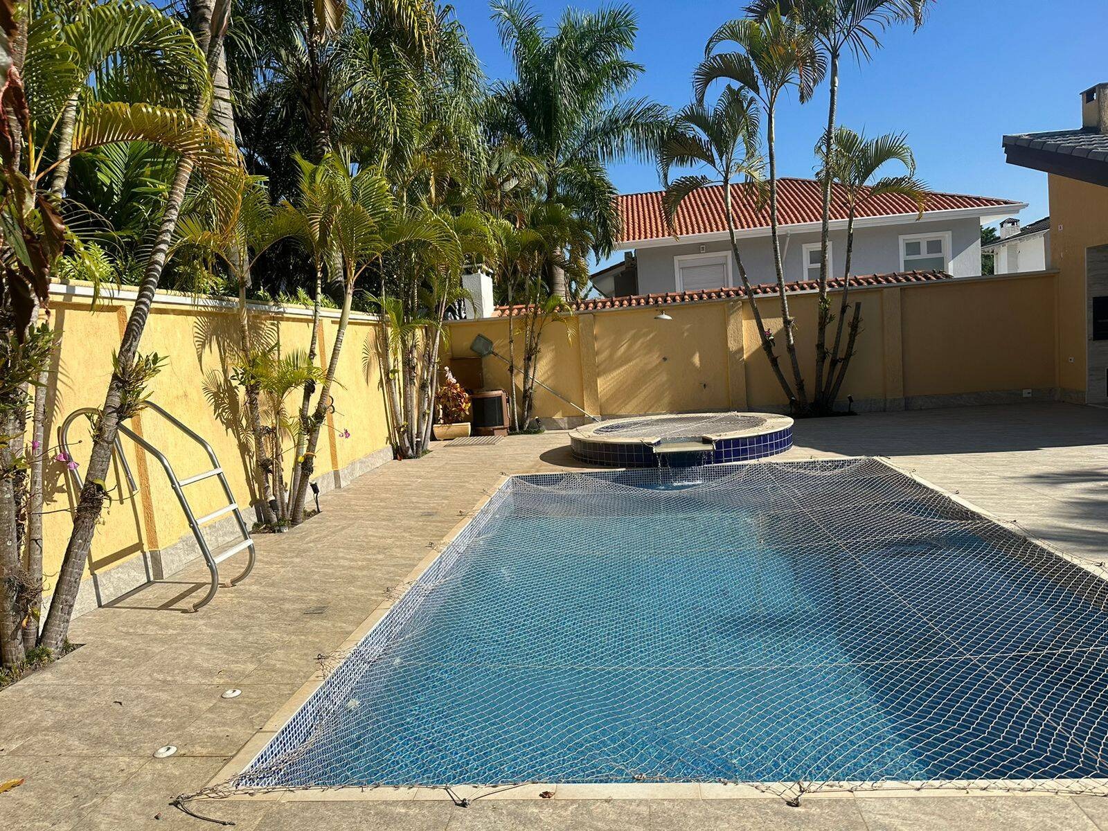 Casa Muito Espaçosa no 18 do Forte