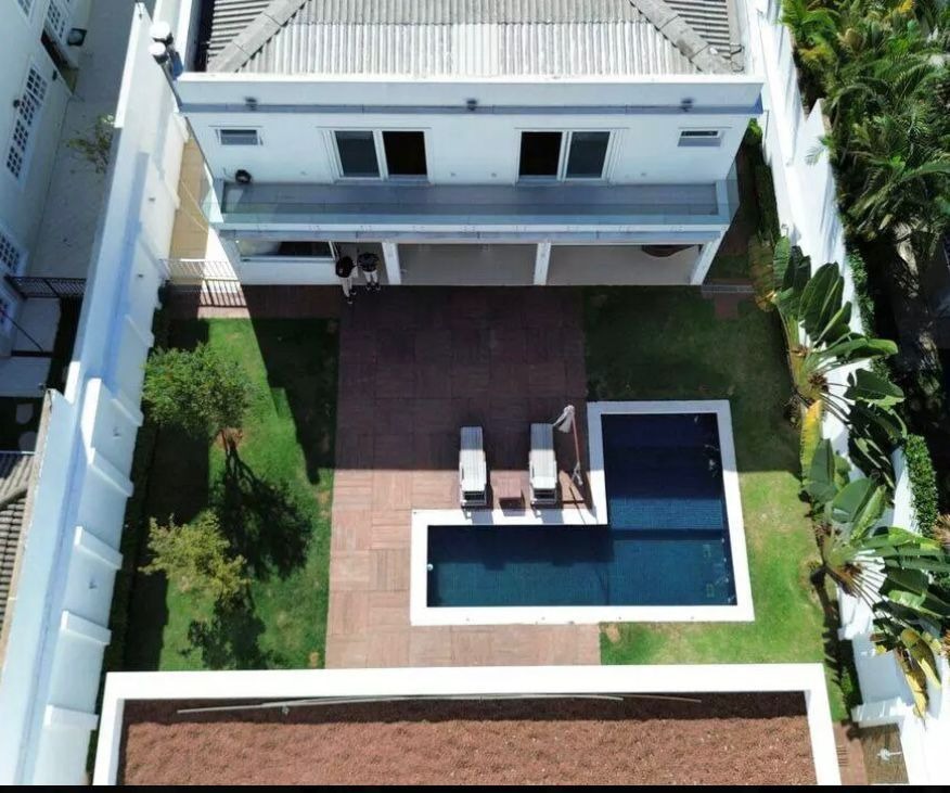 Casa sobrado com piscina localizada no alphaville residencia