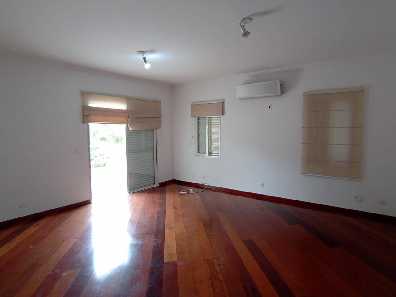 Casa Sobrado de 700m² Localizada no Residencial Zero!