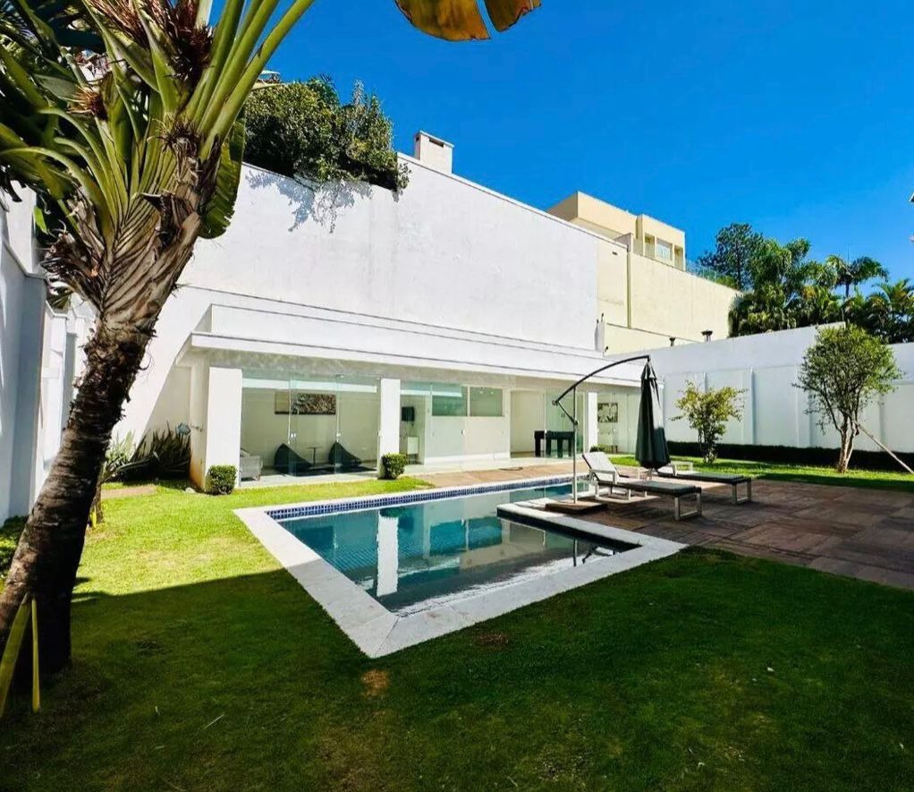 Casa sobrado com piscina localizada no alphaville residencia