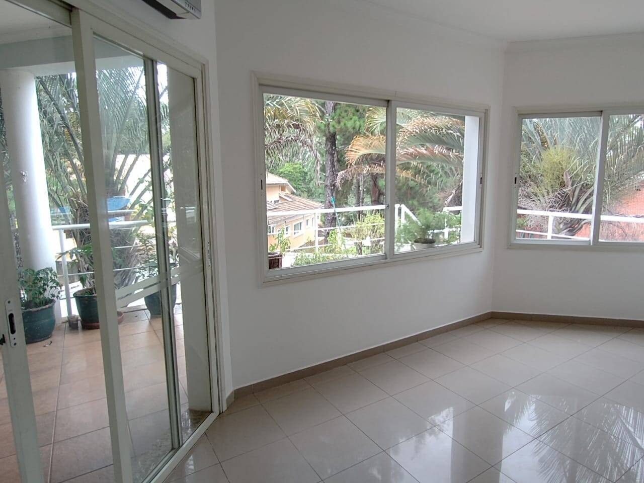 Casa sobrado de 700m² localizada no residencial zero!