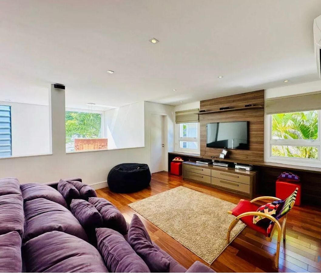 Casa sobrado com piscina localizada no alphaville residencia