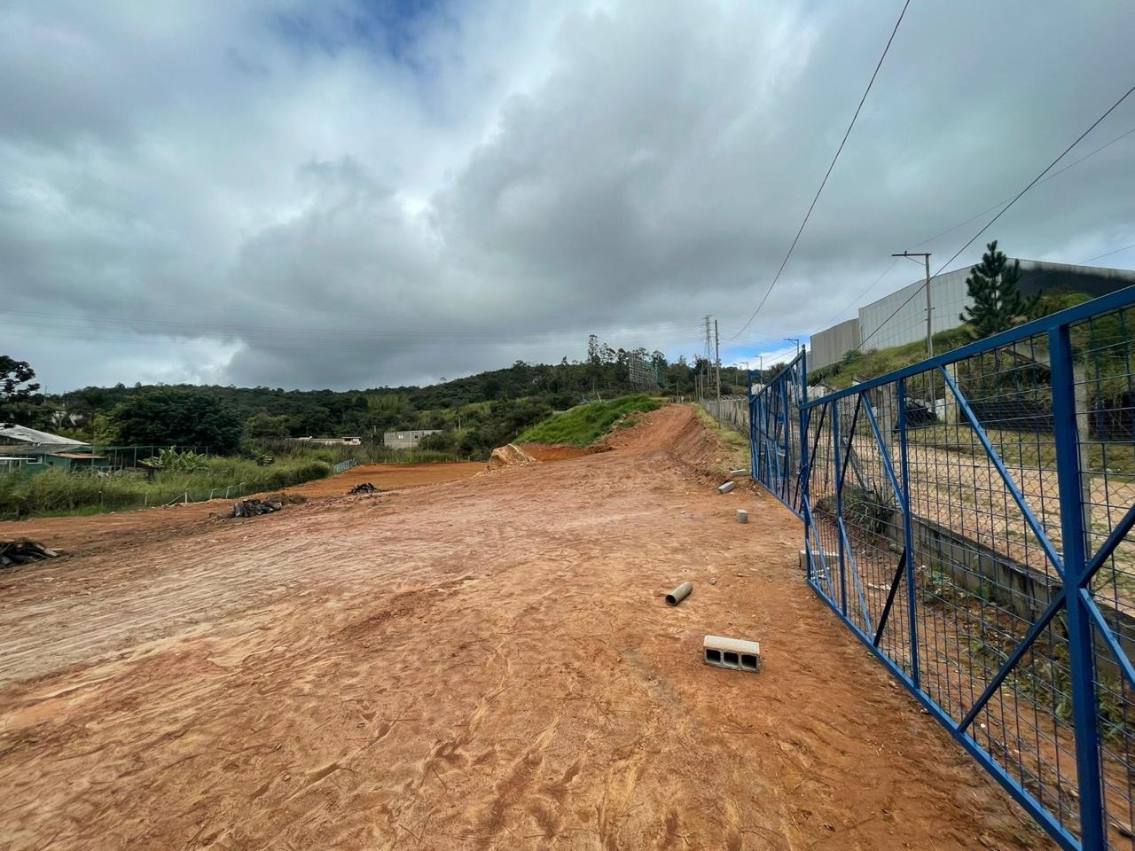 Área empresarial e industrial de alto potencial com estacion