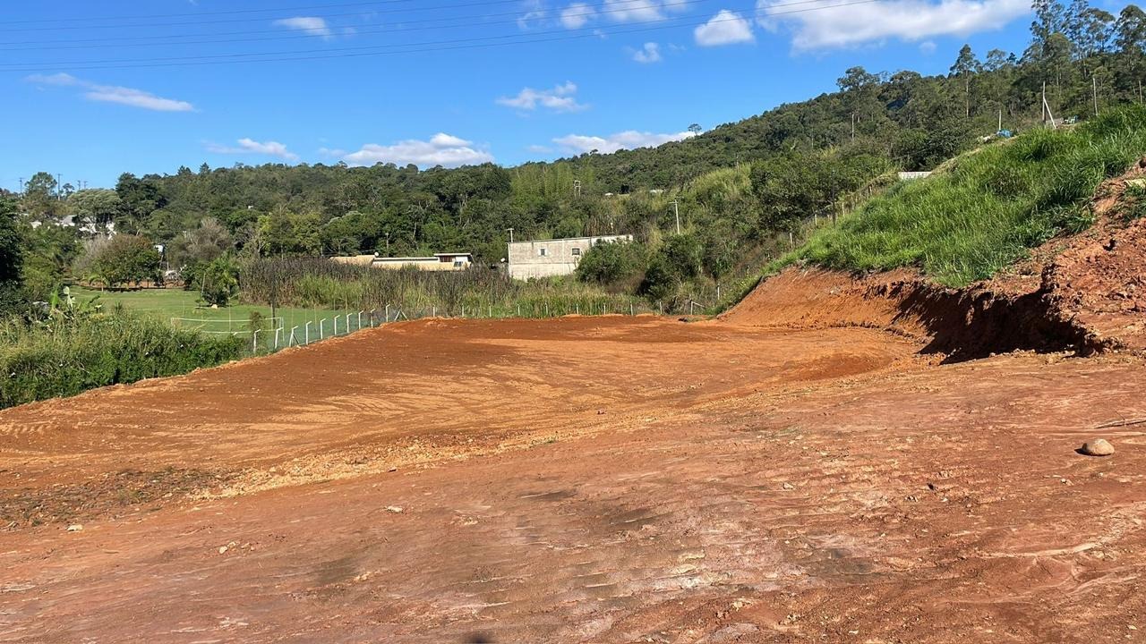 Área empresarial e industrial de alto potencial com estacion