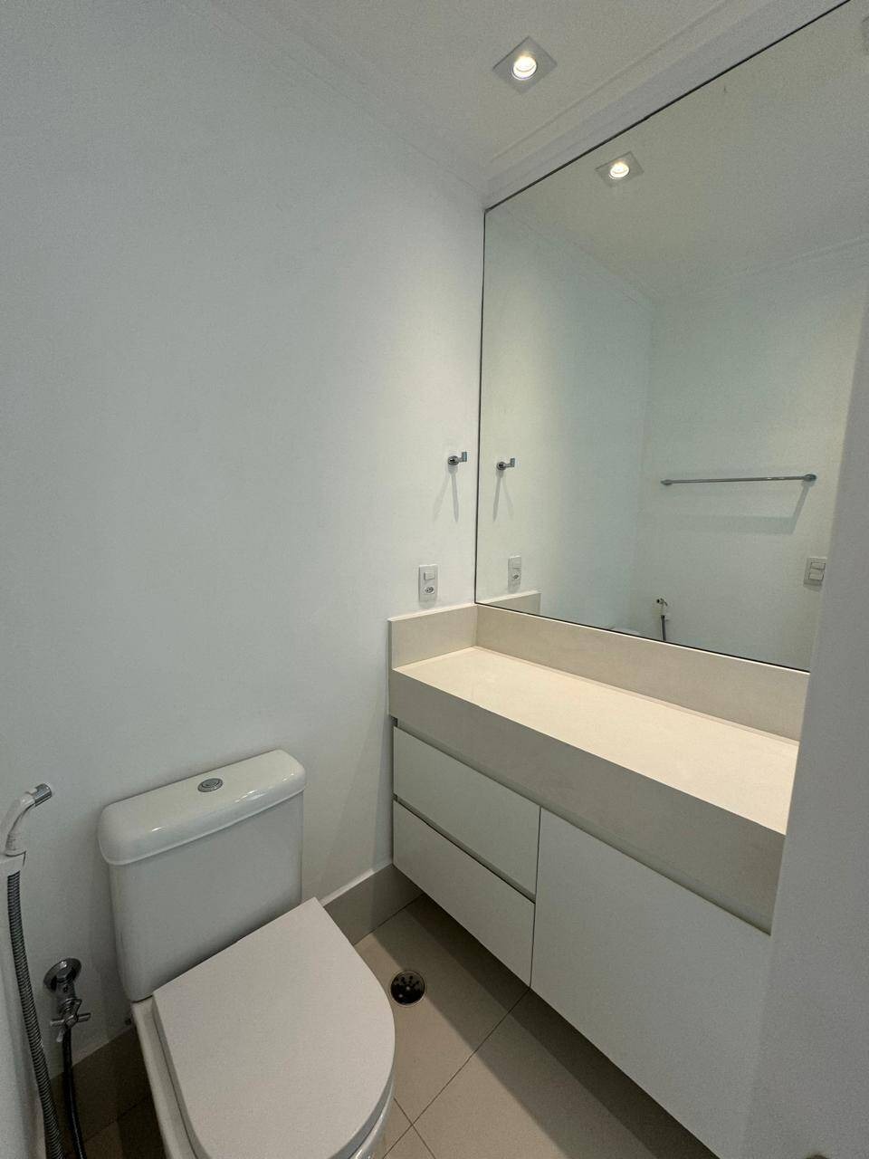 Apartamento Mobiliado no Centro de Alphaville - 3 Suítes e Sacada Gourmet